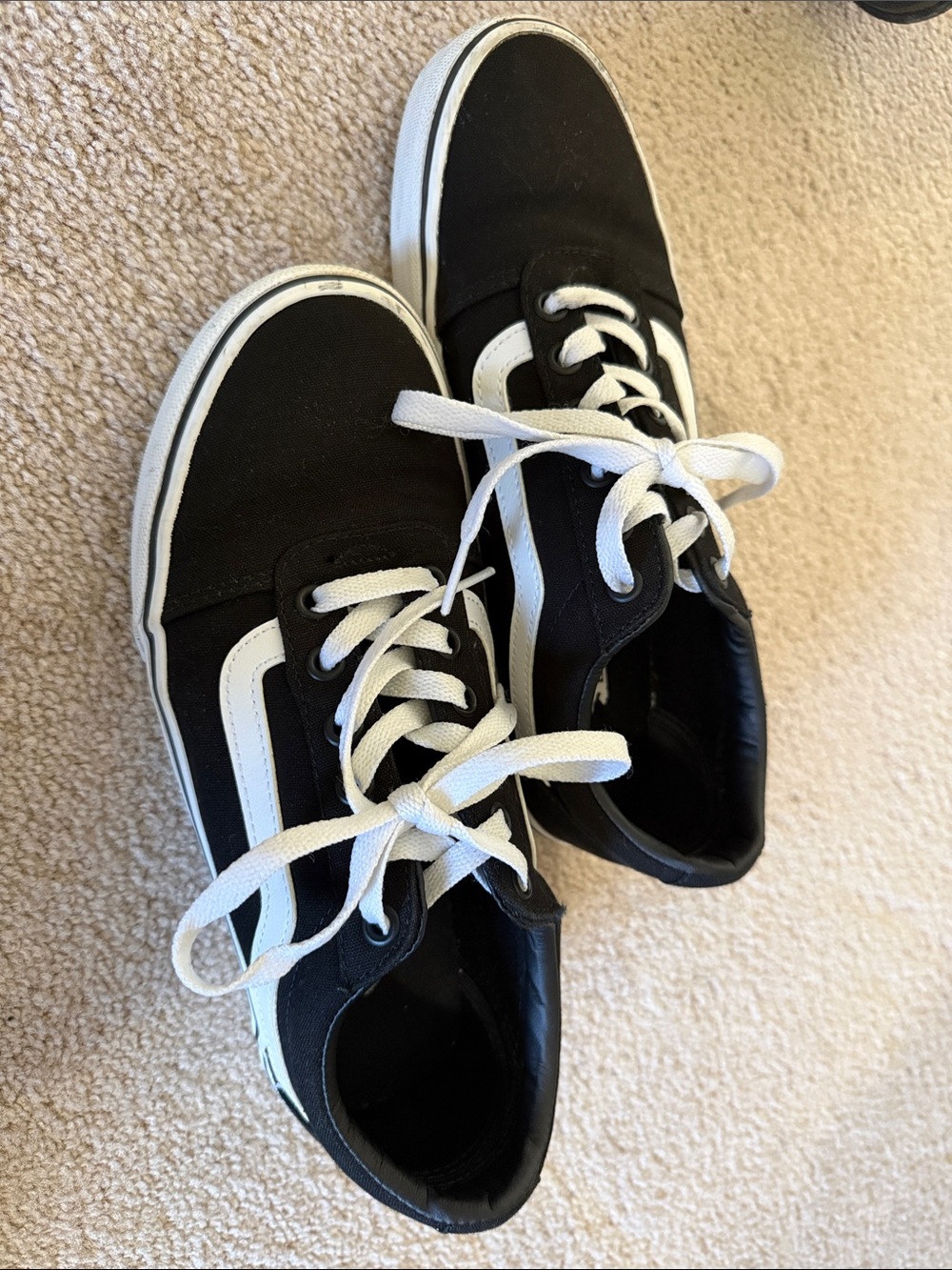 Womne's Vans Black and White Sneakers Sz 8